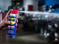 WD-40 este inflamabil? Ghid complet despre siguranța și utilizarea corectă