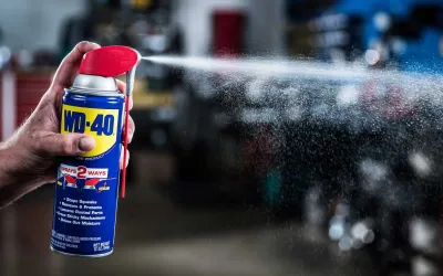 WD-40 este inflamabil? Ghid complet despre siguranța și utilizarea corectă