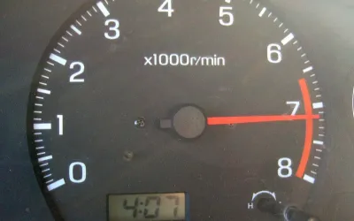 Efectele condusului în limitare asupra motorului și cutiei de viteze