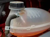 Pourquoi le niveau du liquide de refroidissement baisse-t-il dans le réservoir ?