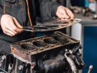 Können Sie das Auto mit einer durchgebrannten Zylinderkopfdichtung fahren?