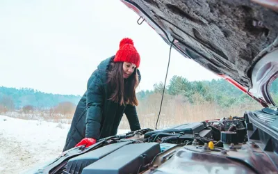 Pourquoi la batterie de voiture se décharge pendant la nuit : causes et solutions