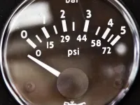 Come può aumentare la pressione dell'olio del motore?