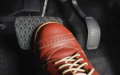 Vilka är tecknen på att bromsskivorna är deformerade?