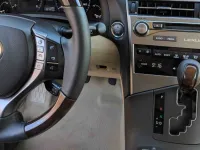 Jak przełączyć skrzynię automatyczną na Neutralny przy rozładowanej baterii