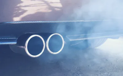 Fum albastru din toba de eșapament: cauze și soluții