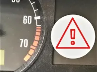 ¿La batería se carga más rápido al acelerar el motor en ralentí?