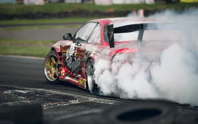 Cum funcționează frana de mână și ce roți acționează