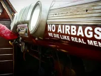 Jakie szkody może spowodować aktywacja poduszki powietrznej?