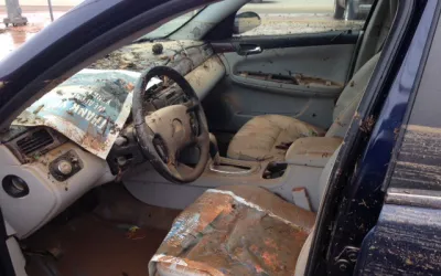 Comprar un coche inundado: costos, riesgos y criterios