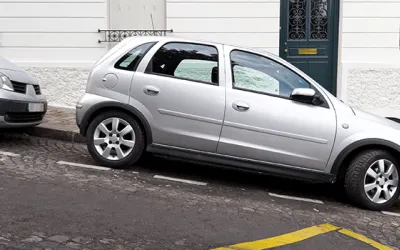 Hogyan parkoljunk helyesen autót: teljes útmutató a biztonságért