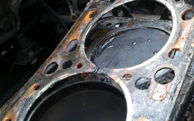 De ce se arde garnitura de chiulasa: cauze principale și prevenire