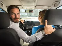 Wie man richtig rückwärts fährt: Ein Leitfaden für Anfänger