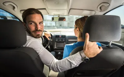 Mersul cu spatele: ghid complet pentru conducatorii incepatori