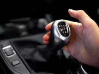 Common Manual Transmission Issues: Symptoms, Causes, and Solutions