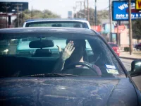 Pourquoi le moteur s'éteint-il lorsque vous démarrez à partir d'un arrêt ?