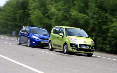 De ce nu trebuie să mergi prea aproape de mașina din față - distanța de siguranță