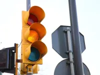 Galben intermitent la semafor: obligații și reguli de circulație