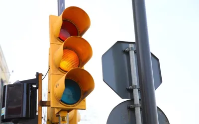 Galben intermitent la semafor: obligații și reguli de circulație