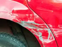 Cómo estacionar el coche sin golpearlo: guía de estacionamientos seguros