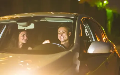 De ce nu este recomandat să conduci cu lumina aprinsă în habitaclu