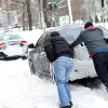 Voiture bloquée dans la neige — guide complet pour sortir de l'embourbement