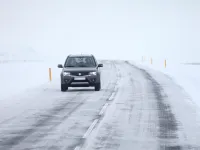 Cum să conduci în siguranță pe gheață - Ghid complet pentru șoferii începători și avansați