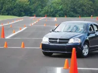 Sfaturi esențiale pentru șoferii începători: ghid complet pentru conducerea în siguranță