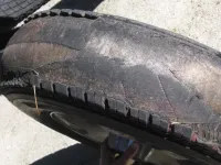 Pericolele conducerii cu pneuri vechi: ghid complet pentru siguranță rutieră