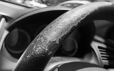 Cum afectează soarele mașina: efecte asupra vopselei, interiorului și motorului