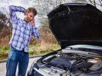 Zašto motor automobila šušti i kako rešiti problem