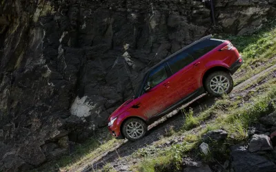 Cum să cobori o pantă abruptă: treapta de viteză și tehnici de conducere sigură