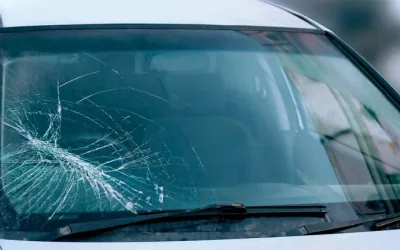 De ce se sparge parbrizul fără să fie lovit - cauze și soluții