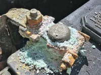 Come pulire una batteria auto corrotta?