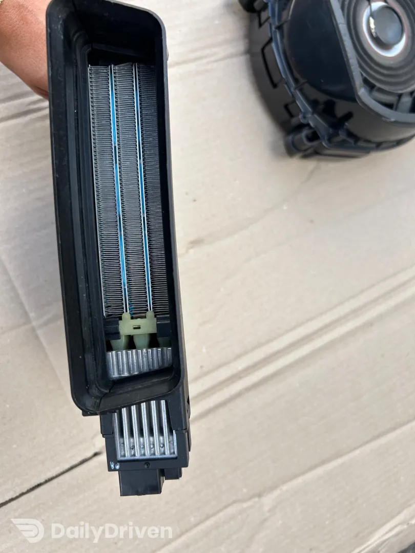 Aeroterma electrica bord stanga BMW X6 E71, 6954487