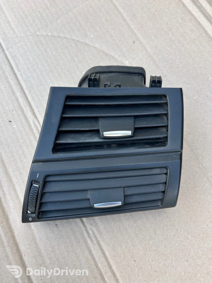 Grila ventilatie dreapta BMW X6 E71 E72, 9227768