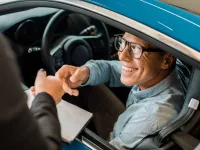 Nu te baza pe descrierile din anunțurile auto — cumpărătorii exigenți își verifică singuri istoricul vehiculului