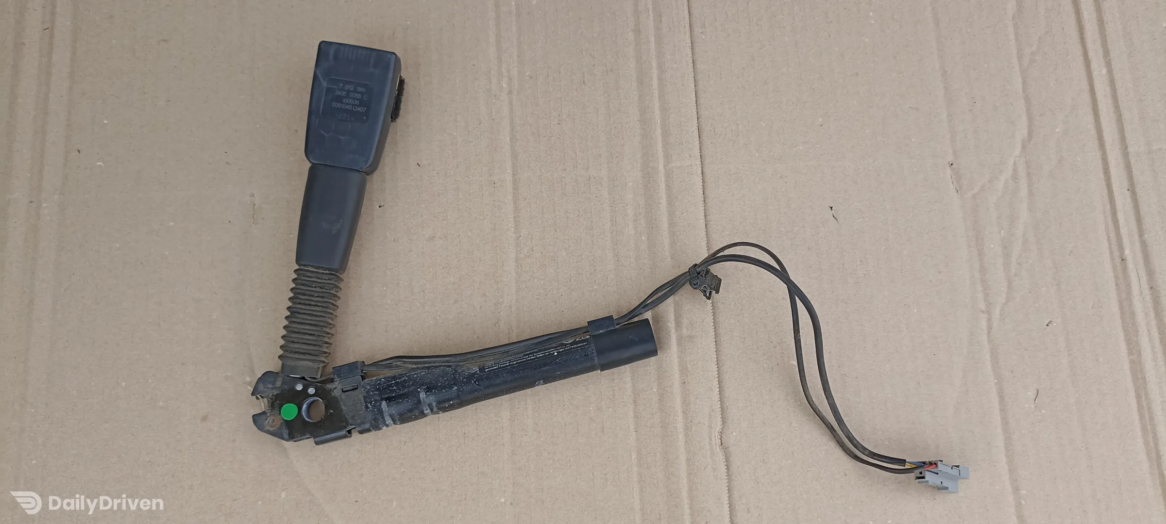 Capsa centura dreapta fata BMW Seria 1 E81 E82 E87 E88, pretensioner centura 7213564