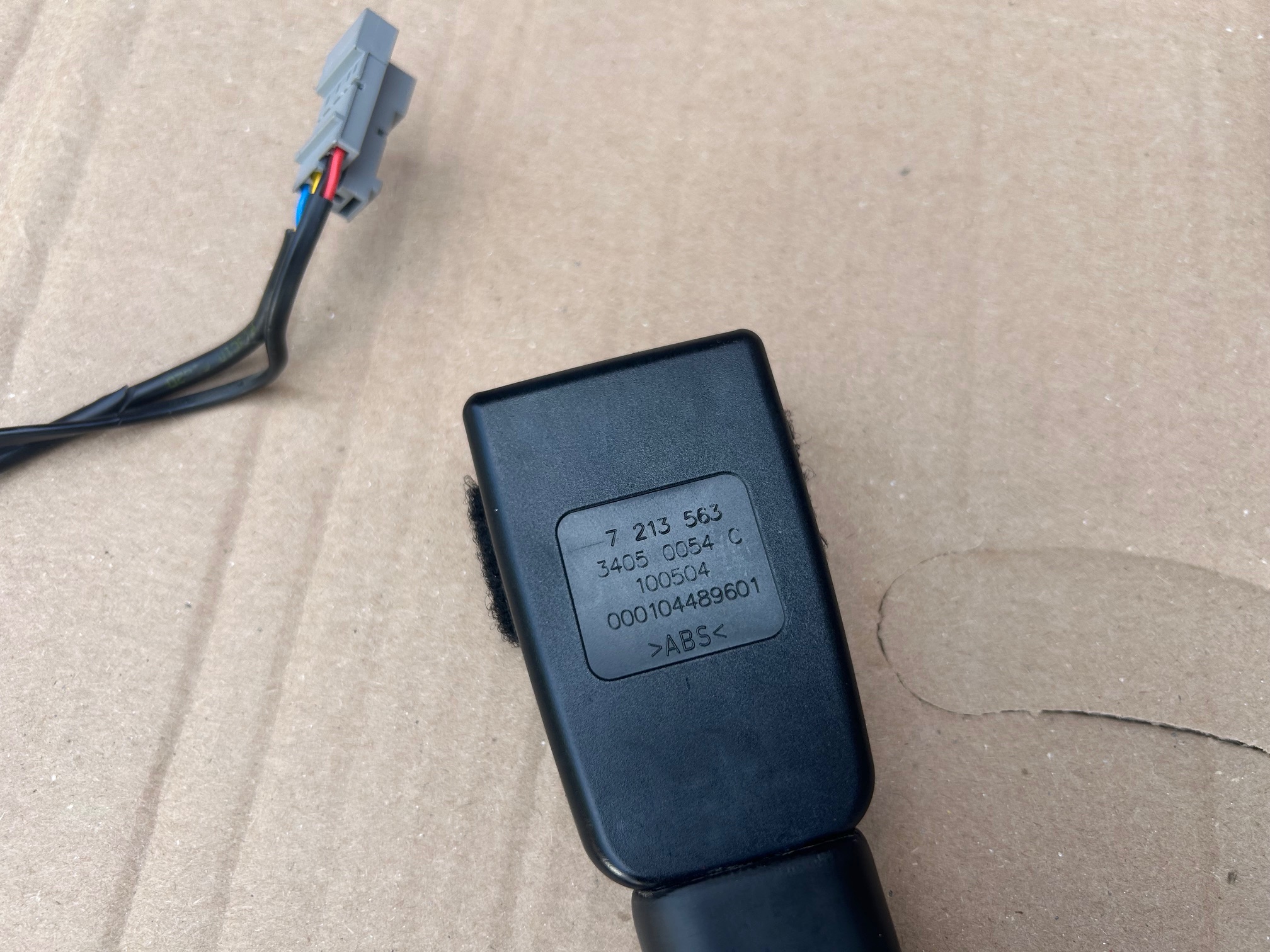 Pretensioner centura stanga fata BMW Seria 3 E90 E91 E92, 7213563