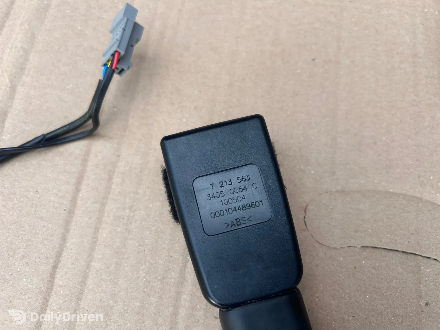 Pretensioner centura stanga fata BMW Seria 3 E90 E91 E92, 7213563