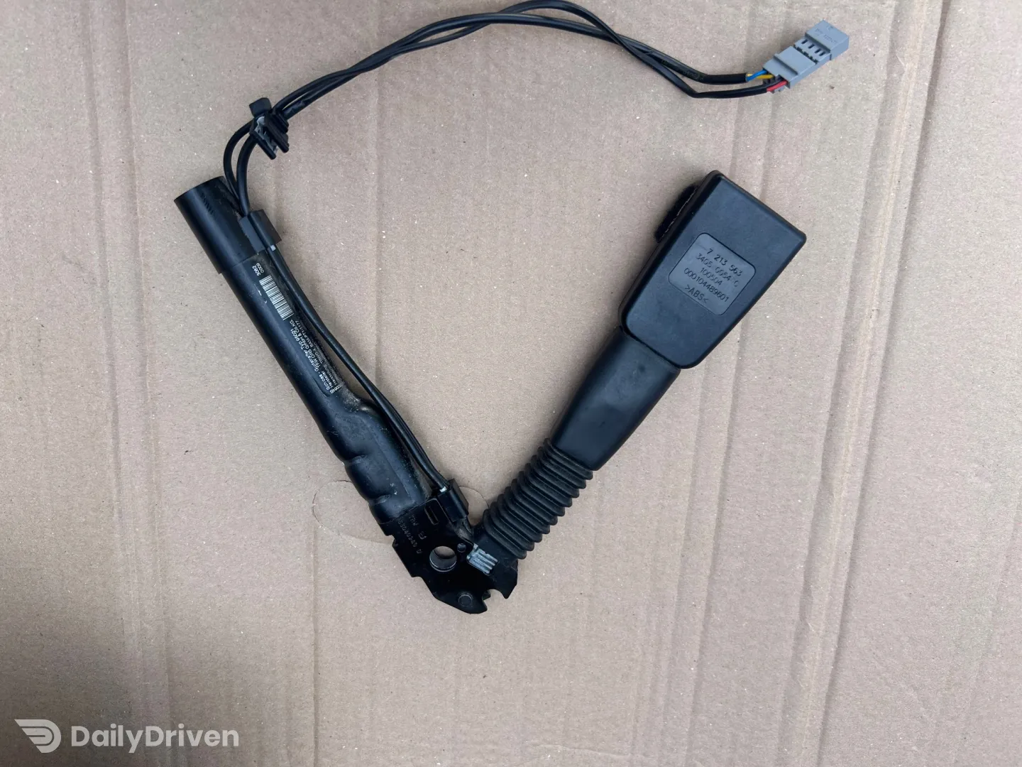 Pretensioner centura stanga fata BMW Seria 3 E90 E91 E92, 7213563