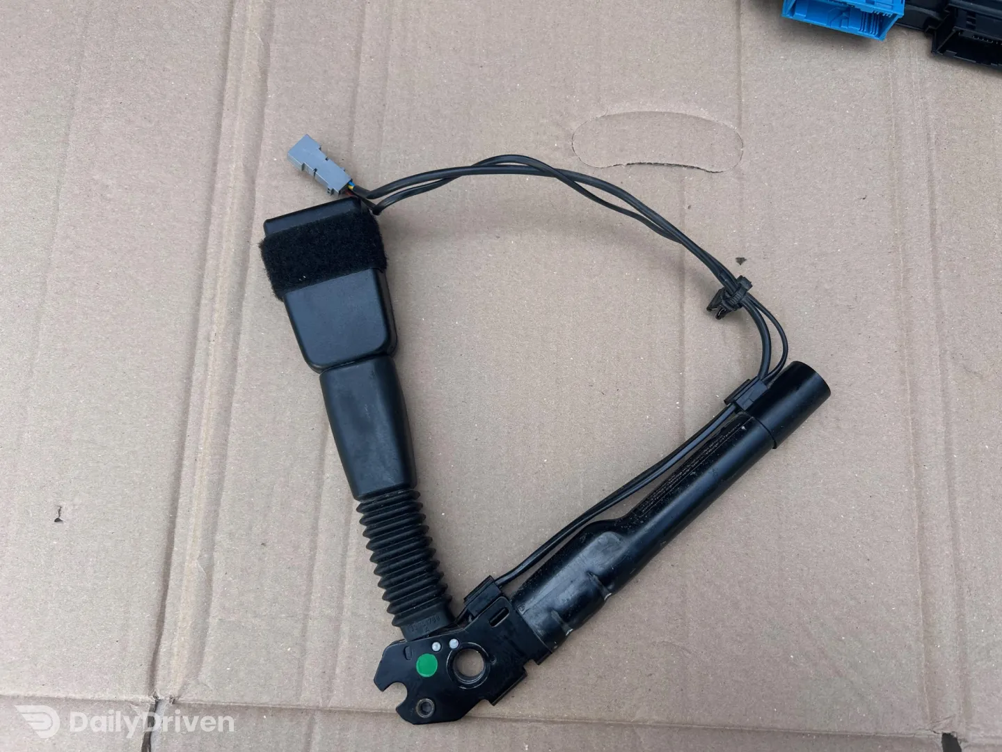 Pretensioner centura stanga fata BMW Seria 3 E90 E91 E92, 7213563