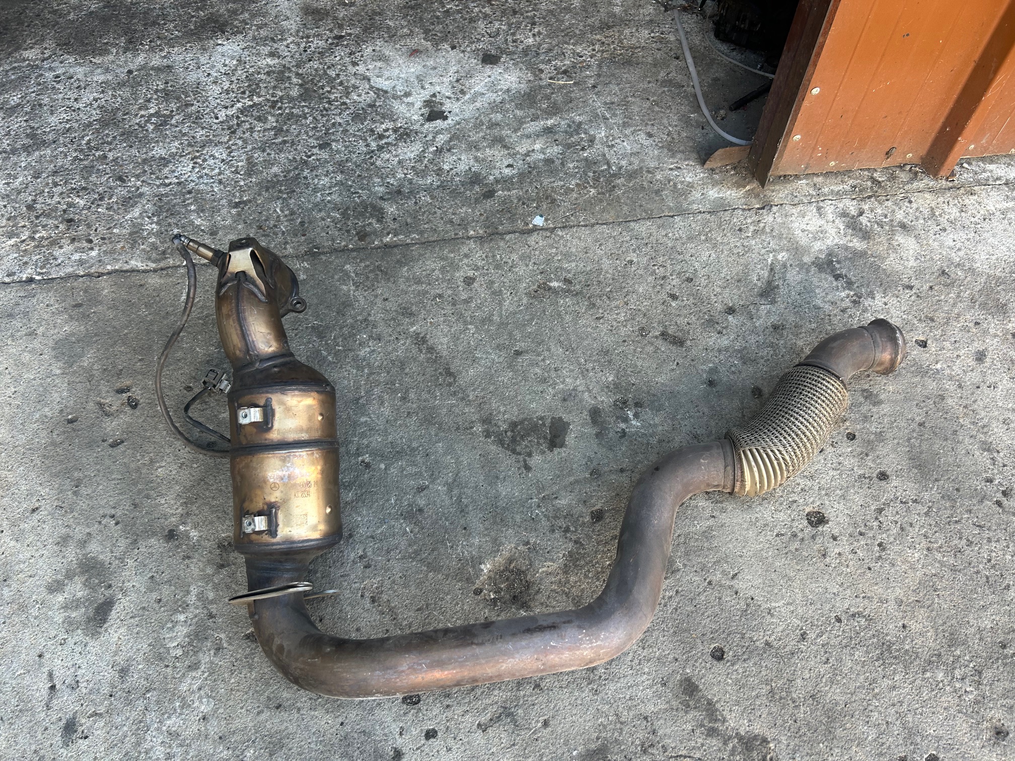 Filtru particule Mercedes GLA W156, 1.6 benzina, catalizator A2464900514