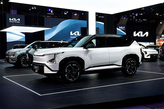 Standul Kia la Salonul Auto de la Bruxelles