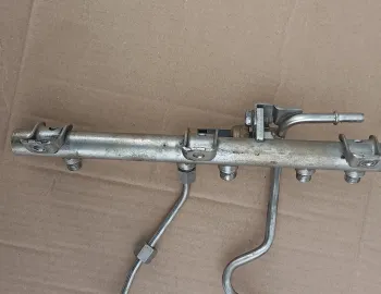 Rampa injectoare BMW Seria 3 E90 E91 E92 E93, N43 benzina, 7562474