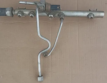 Rampa injectoare BMW Seria 3 E90 E91 E92 E93, N43 benzina, 7562474