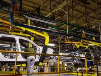 Dacia pregătește un nou val de plecări voluntare, cu prime care pot urca până la 50.000 de euro. Miza: ajustarea producției și a costurilor în 2026