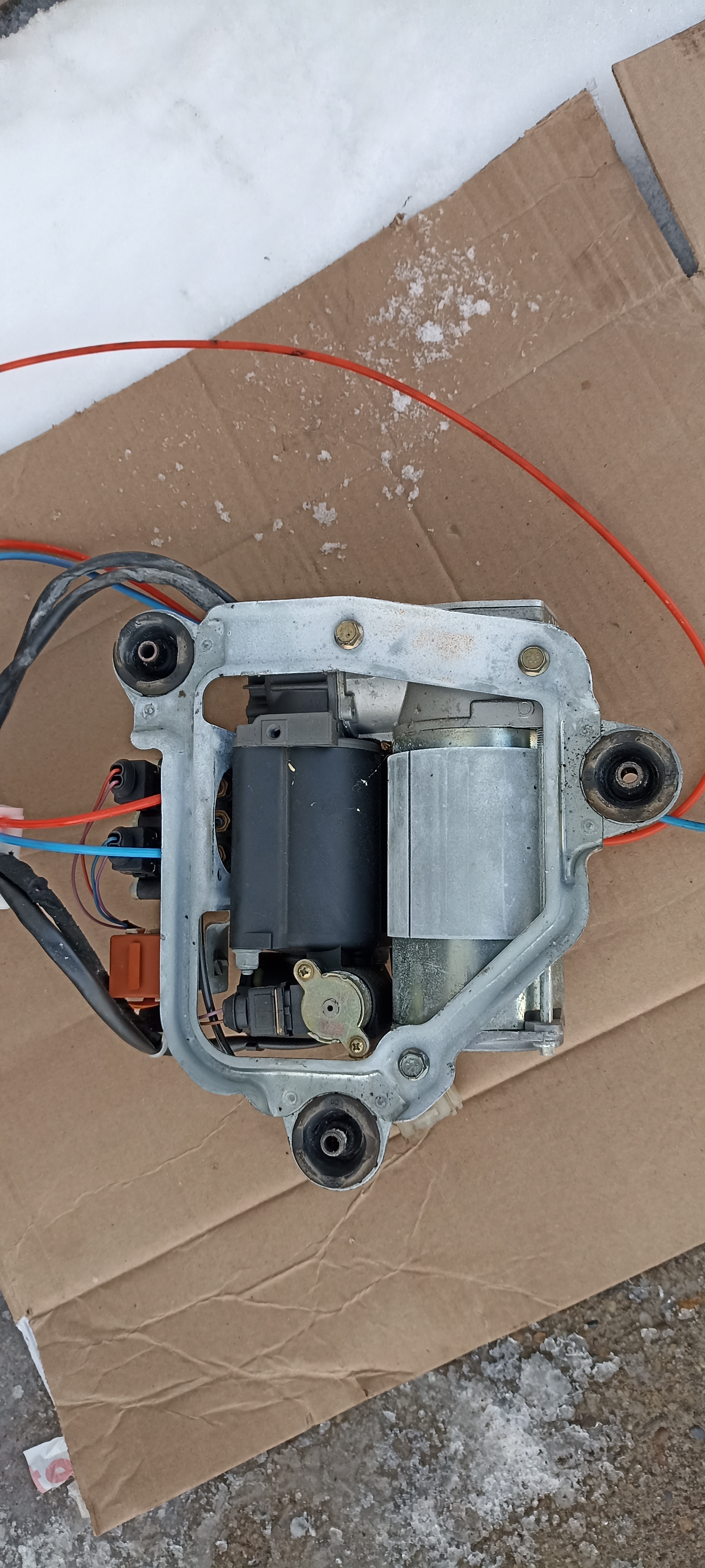 Compresor suspensie pneumatica BMW Seria 5 E39, 6787616