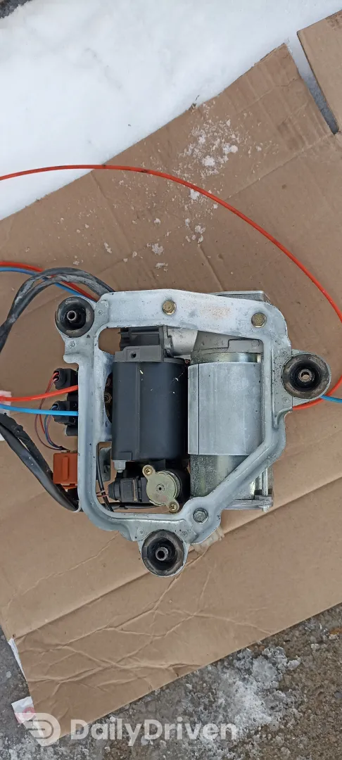 Compresor suspensie pneumatica BMW Seria 7 E65 E66, 6787616