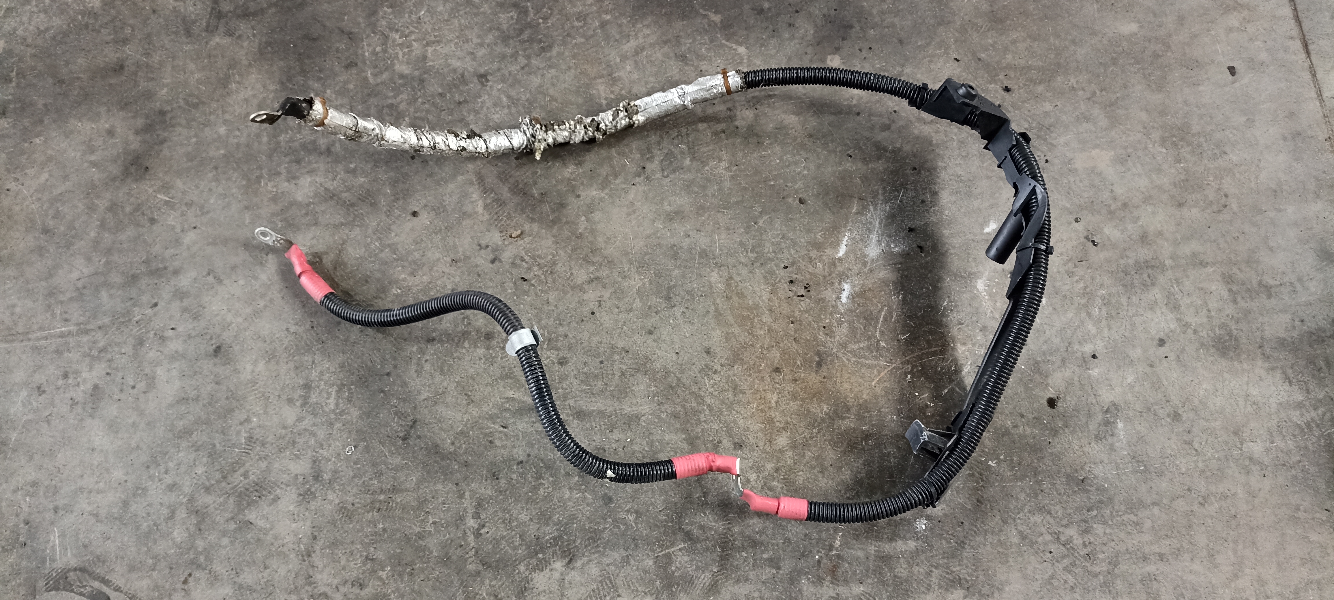 Cablu electromotor BMW Seria 2 F87 M2, borna plus electromotor 7621308